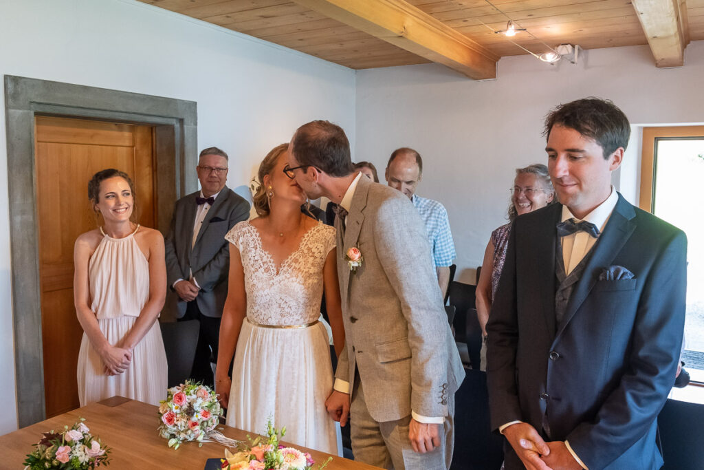 Hochzeit Haus am See Hochzeit in Kastanienbaum im Haus am See Hochzeitsfotoraf Luzern