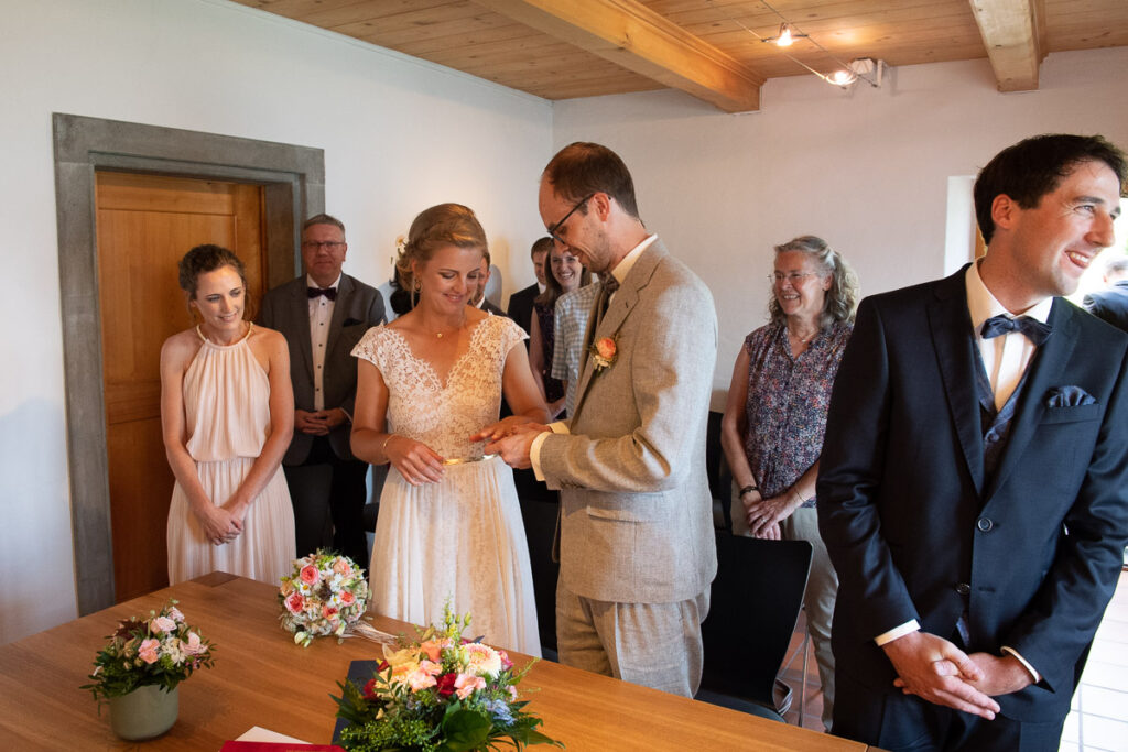 Hochzeit Haus am See Hochzeit in Kastanienbaum im Haus am See Hochzeitsfotoraf Luzern