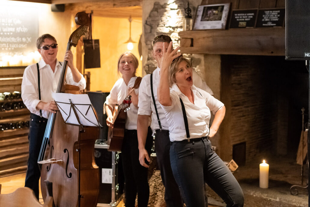 Trauung im Höfli in Stans Hochzeitsfest in Lungern Obwalden Hochzeitsfotograf Obwalden Hochzeitsfotograf Nidwalden