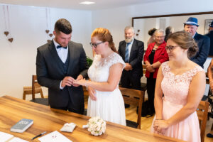 Standesamtliche Hochzeit in Stansstad Hochzeitsshooting im Aawasseregg in Buochs und kirchliche Trauung in St Jost Kapelle in Ennetbürgen