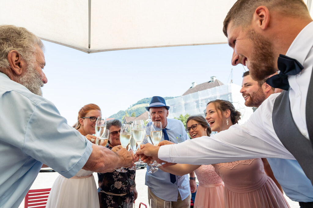 Standesamtliche Hochzeit in Stansstad Hochzeitsshooting im Aawasseregg in Buochs und kirchliche Trauung in St Jost Kapelle in Ennetbürgen