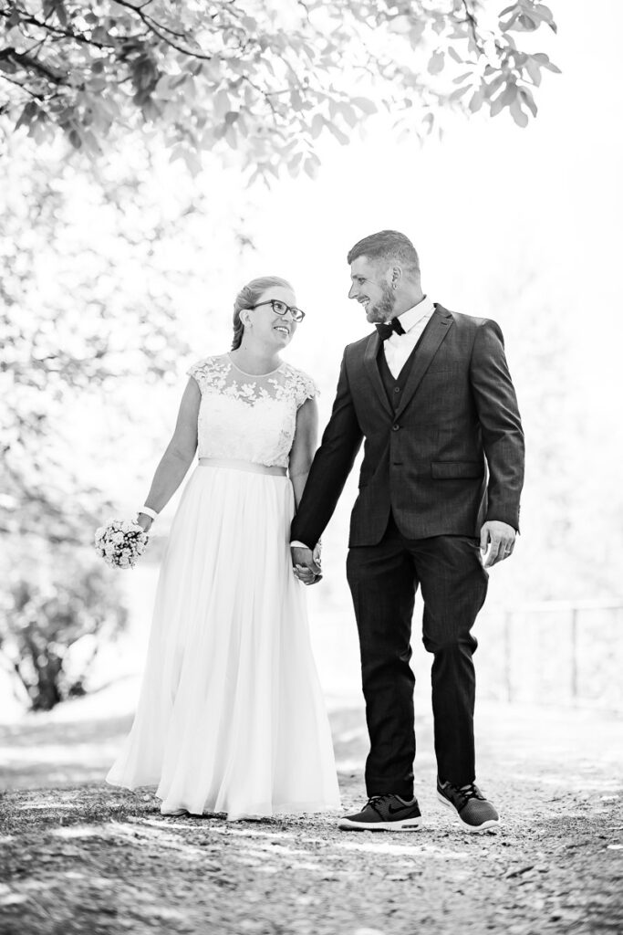 Standesamtliche Hochzeit in Stansstad Hochzeitsshooting im Aawasseregg in Buochs und kirchliche Trauung in St Jost Kapelle in Ennetbürgen