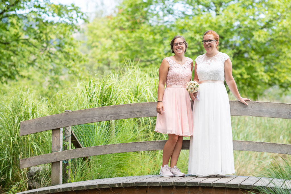 Standesamtliche Hochzeit in Stansstad Hochzeitsshooting im Aawasseregg in Buochs und kirchliche Trauung in St Jost Kapelle in Ennetbürgen