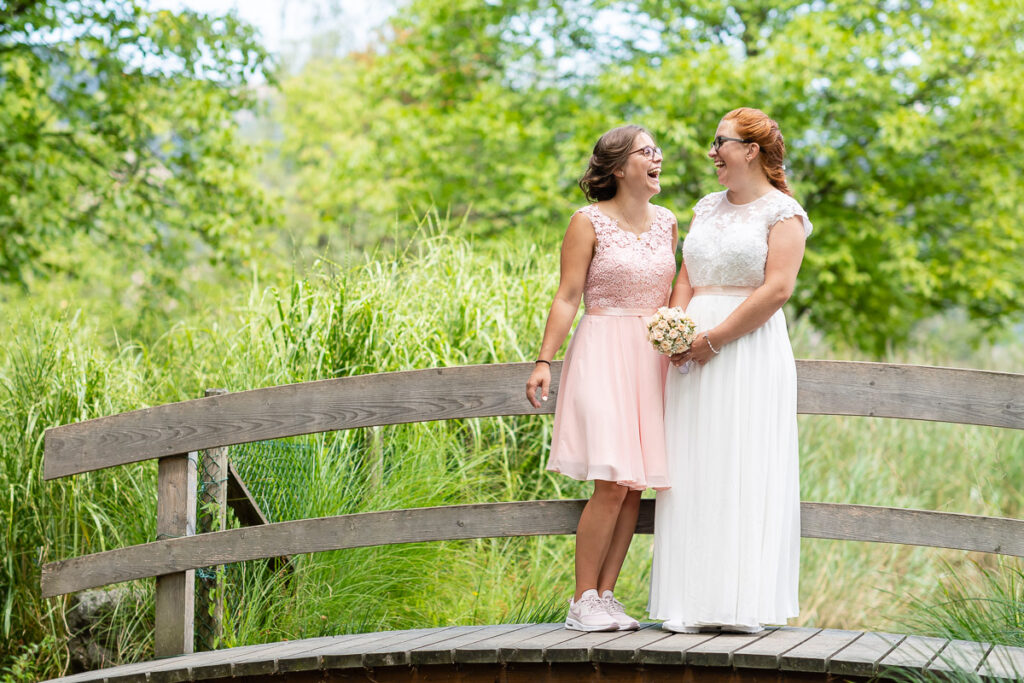 Standesamtliche Hochzeit in Stansstad Hochzeitsshooting im Aawasseregg in Buochs und kirchliche Trauung in St Jost Kapelle in Ennetbürgen