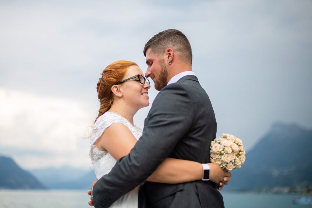 Standesamtliche Hochzeit in Stansstad Hochzeitsshooting im Aawasseregg in Buochs und kirchliche Trauung in St Jost Kapelle in Ennetbürgen