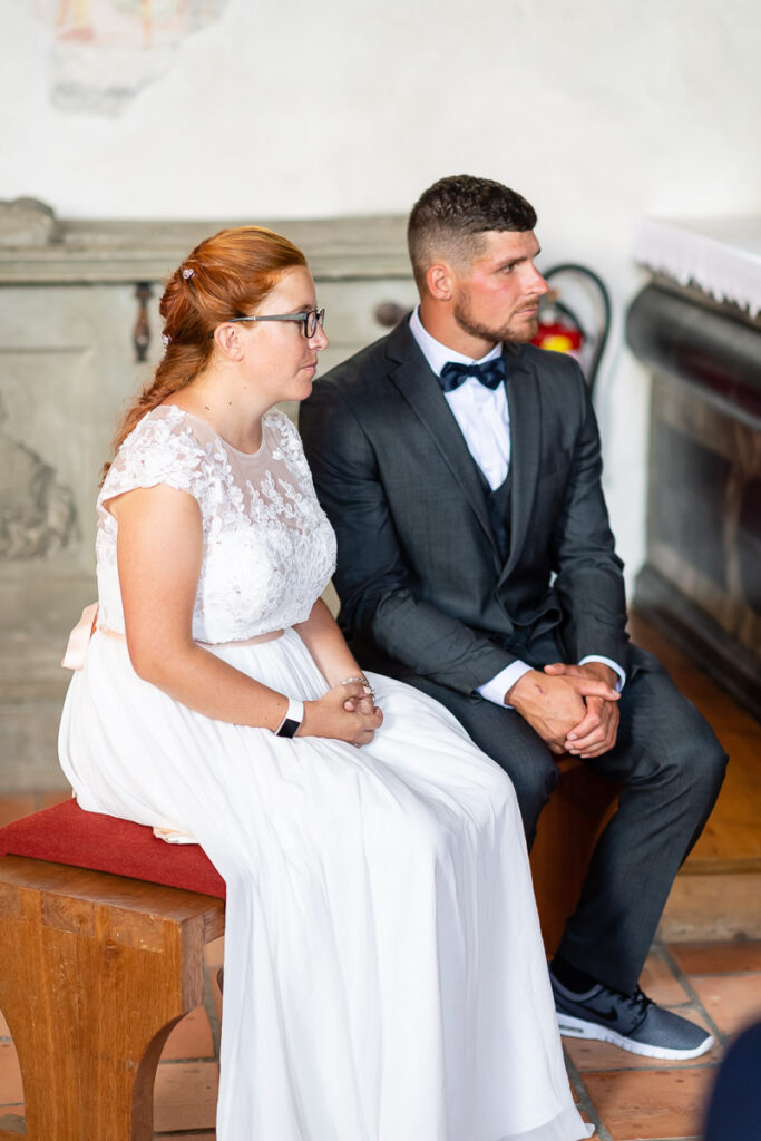 Standesamtliche Hochzeit in Stansstad Hochzeitsshooting im Aawasseregg in Buochs und kirchliche Trauung in St Jost Kapelle in Ennetbürgen
