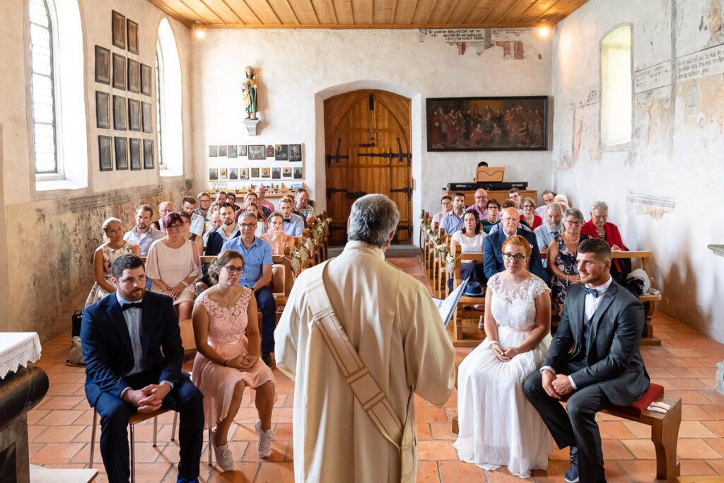 Standesamtliche Hochzeit in Stansstad Hochzeitsshooting im Aawasseregg in Buochs und kirchliche Trauung in St Jost Kapelle in Ennetbürgen