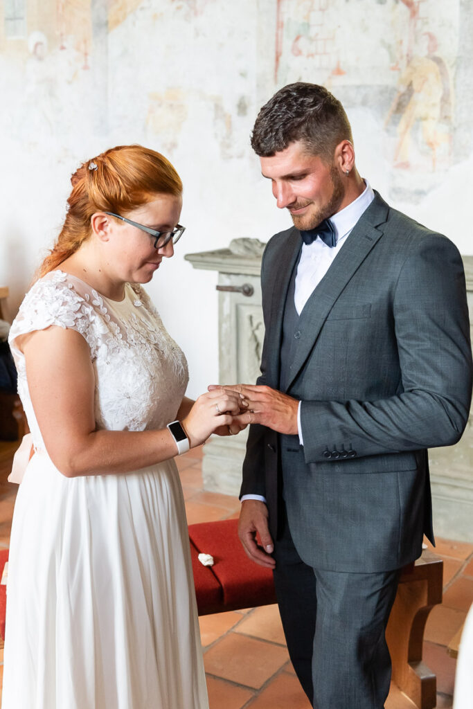 Standesamtliche Hochzeit in Stansstad Hochzeitsshooting im Aawasseregg in Buochs und kirchliche Trauung in St Jost Kapelle in Ennetbürgen