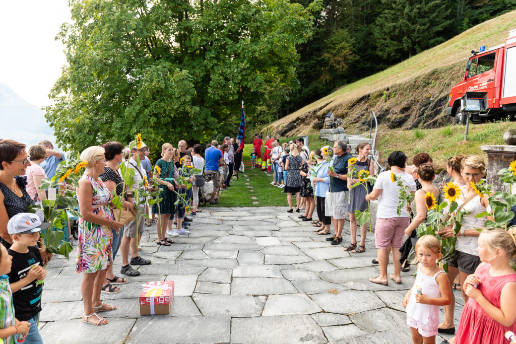 Standesamtliche Hochzeit in Stansstad Hochzeitsshooting im Aawasseregg in Buochs und kirchliche Trauung in St Jost Kapelle in Ennetbürgen