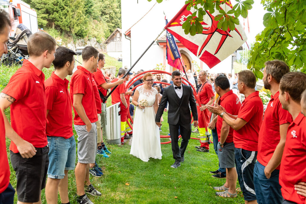 Standesamtliche Hochzeit in Stansstad Hochzeitsshooting im Aawasseregg in Buochs und kirchliche Trauung in St Jost Kapelle in Ennetbürgen