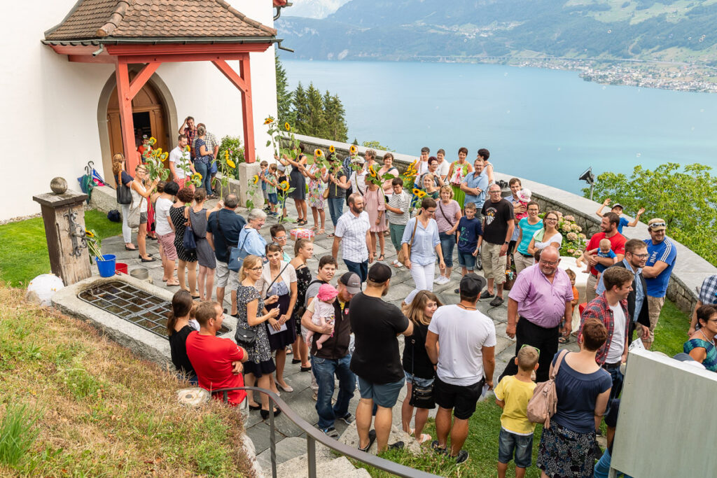 Standesamtliche Hochzeit in Stansstad Hochzeitsshooting im Aawasseregg in Buochs und kirchliche Trauung in St Jost Kapelle in Ennetbürgen