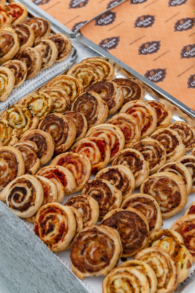 Standesamtliche Hochzeit in Stansstad Hochzeitsshooting im Aawasseregg in Buochs und kirchliche Trauung in St Jost Kapelle in Ennetbürgen