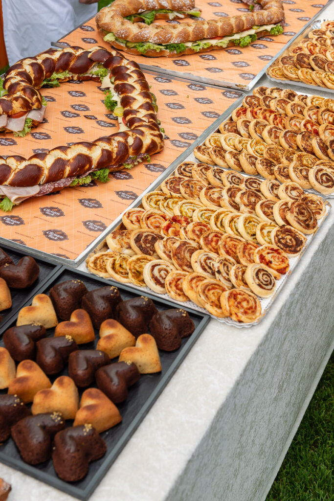 Standesamtliche Hochzeit in Stansstad Hochzeitsshooting im Aawasseregg in Buochs und kirchliche Trauung in St Jost Kapelle in Ennetbürgen
