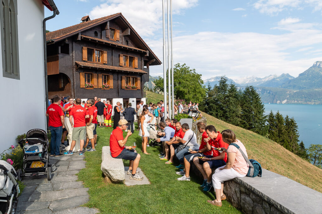 Standesamtliche Hochzeit in Stansstad Hochzeitsshooting im Aawasseregg in Buochs und kirchliche Trauung in St Jost Kapelle in Ennetbürgen
