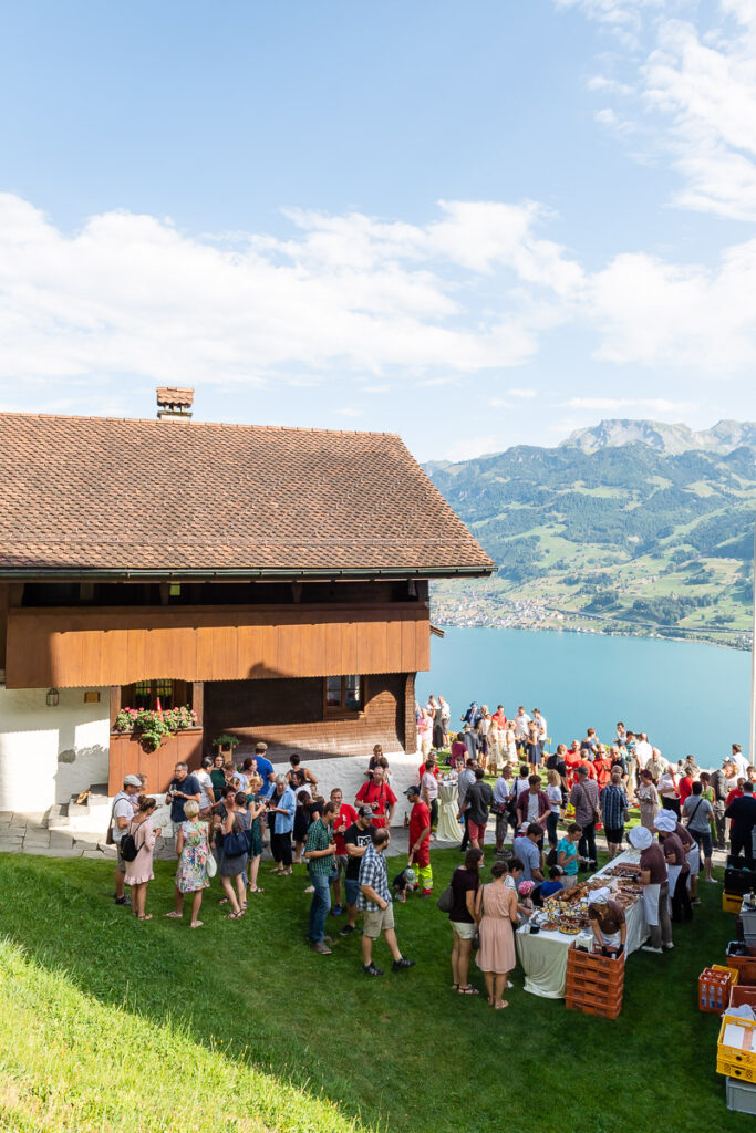 Standesamtliche Hochzeit in Stansstad Hochzeitsshooting im Aawasseregg in Buochs und kirchliche Trauung in St Jost Kapelle in Ennetbürgen