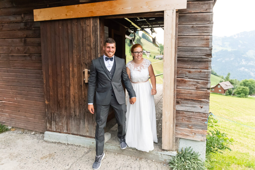 Standesamtliche Hochzeit in Stansstad Hochzeitsshooting im Aawasseregg in Buochs und kirchliche Trauung in St Jost Kapelle in Ennetbürgen