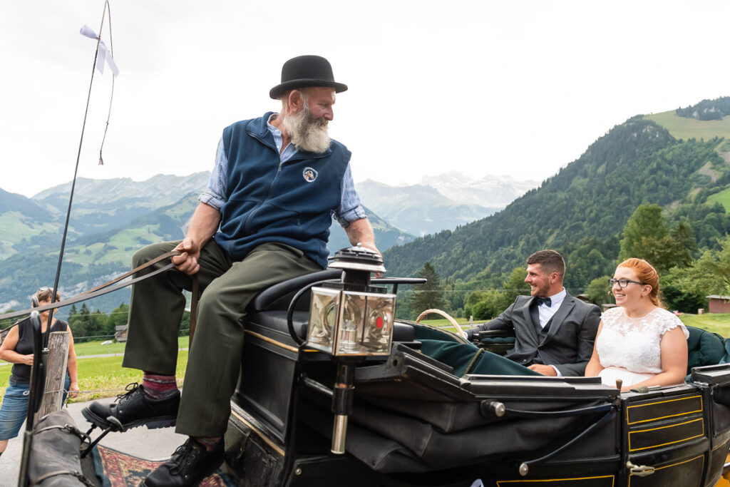 Standesamtliche Hochzeit in Stansstad Hochzeitsshooting im Aawasseregg in Buochs und kirchliche Trauung in St Jost Kapelle in Ennetbürgen