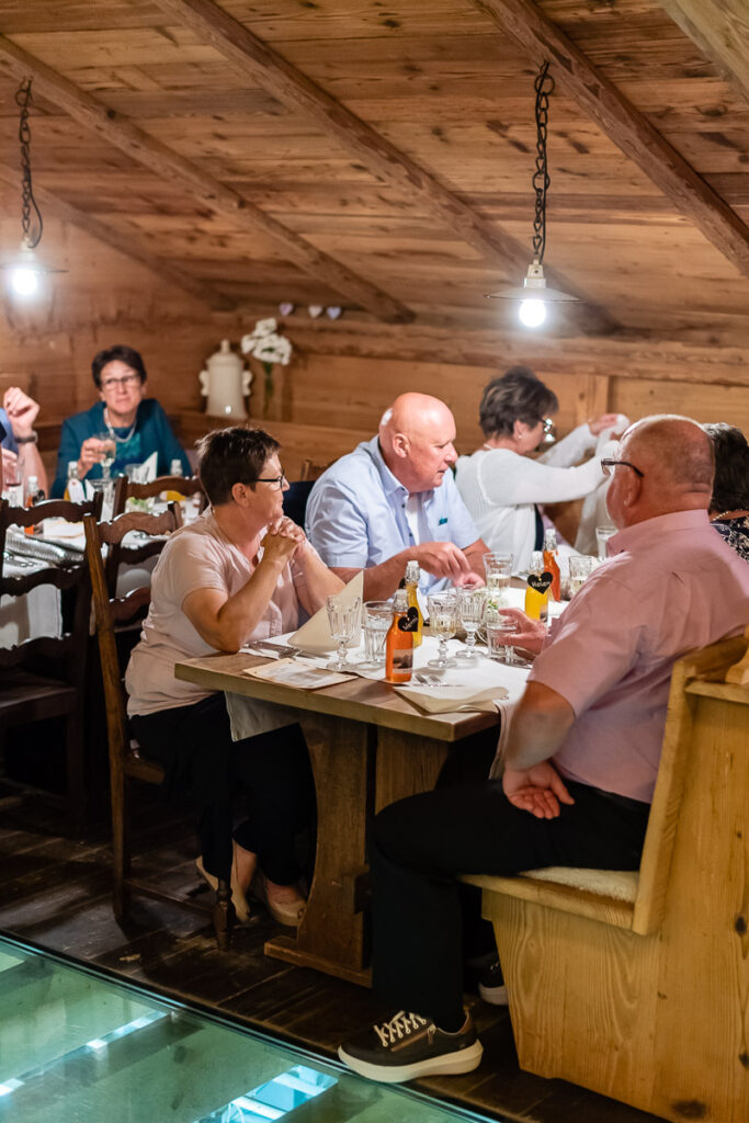 Standesamtliche Hochzeit in Stansstad Hochzeitsshooting im Aawasseregg in Buochs und kirchliche Trauung in St Jost Kapelle in Ennetbürgen
