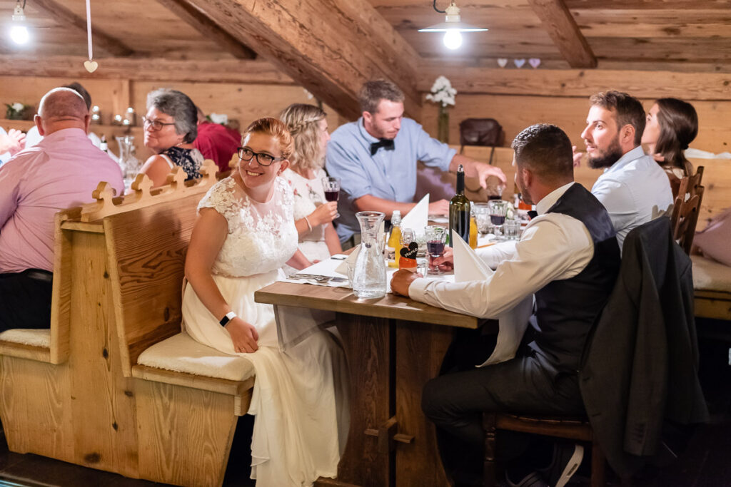 Standesamtliche Hochzeit in Stansstad Hochzeitsshooting im Aawasseregg in Buochs und kirchliche Trauung in St Jost Kapelle in Ennetbürgen