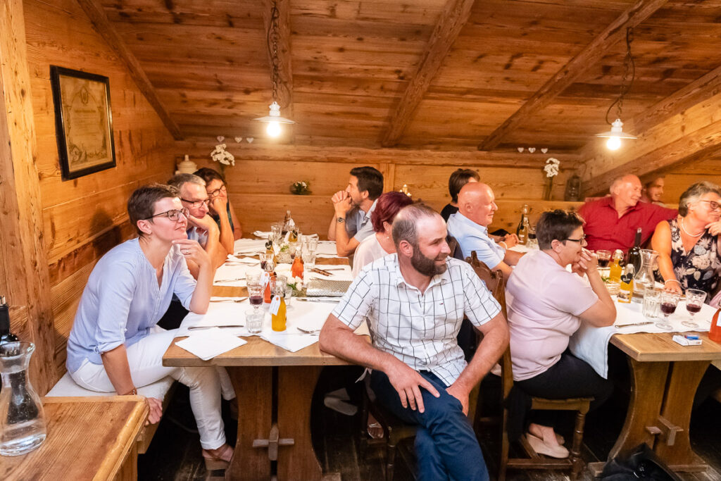 Standesamtliche Hochzeit in Stansstad Hochzeitsshooting im Aawasseregg in Buochs und kirchliche Trauung in St Jost Kapelle in Ennetbürgen