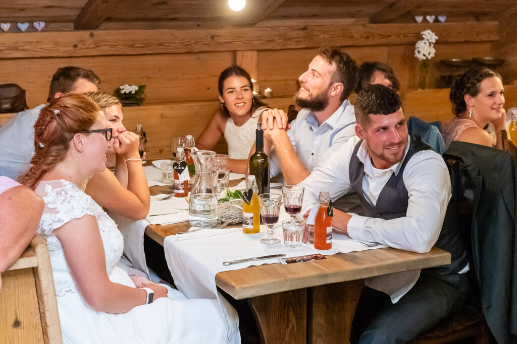 Standesamtliche Hochzeit in Stansstad Hochzeitsshooting im Aawasseregg in Buochs und kirchliche Trauung in St Jost Kapelle in Ennetbürgen
