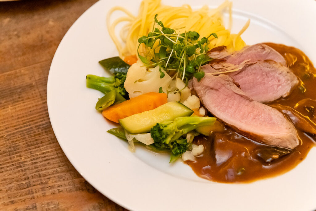 Standesamtliche Hochzeit in Stansstad Hochzeitsshooting im Aawasseregg in Buochs und kirchliche Trauung in St Jost Kapelle in Ennetbürgen
