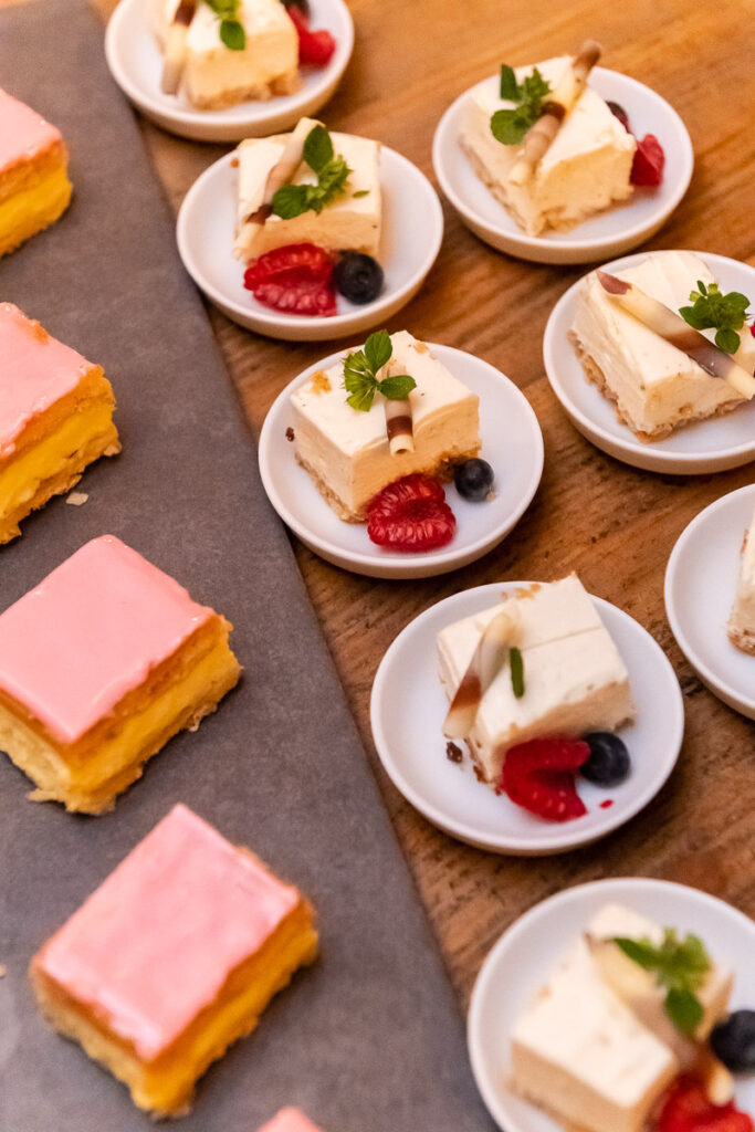 Standesamtliche Hochzeit in Stansstad Hochzeitsshooting im Aawasseregg in Buochs und kirchliche Trauung in St Jost Kapelle in Ennetbürgen