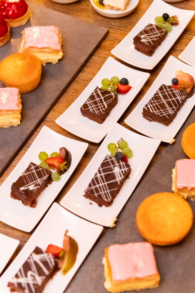 Standesamtliche Hochzeit in Stansstad Hochzeitsshooting im Aawasseregg in Buochs und kirchliche Trauung in St Jost Kapelle in Ennetbürgen