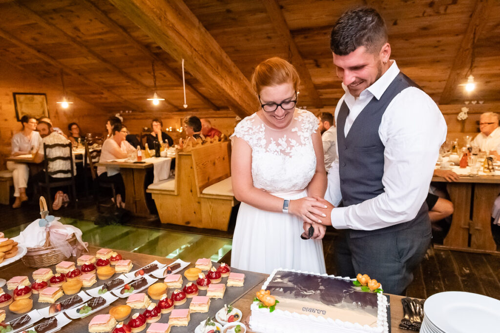 Standesamtliche Hochzeit in Stansstad Hochzeitsshooting im Aawasseregg in Buochs und kirchliche Trauung in St Jost Kapelle in Ennetbürgen