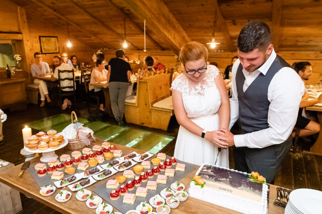 Standesamtliche Hochzeit in Stansstad Hochzeitsshooting im Aawasseregg in Buochs und kirchliche Trauung in St Jost Kapelle in Ennetbürgen