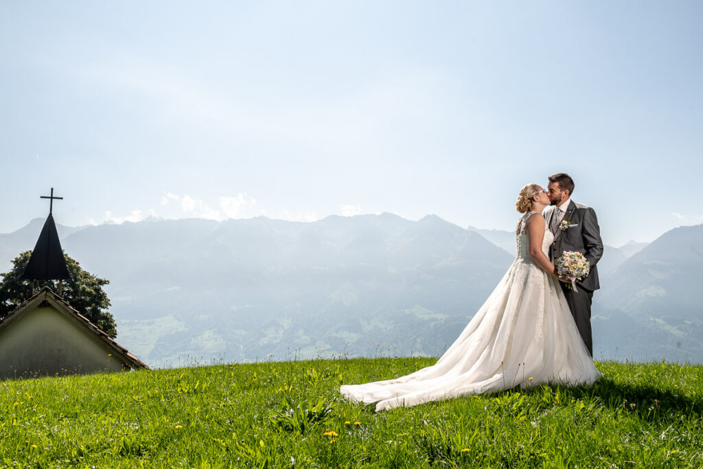 Hochzeit Obwalden Hochzeitsfotograf Zentralschweiz Hochzeitspaar Braut Bräutigam Landenberg Sarnen