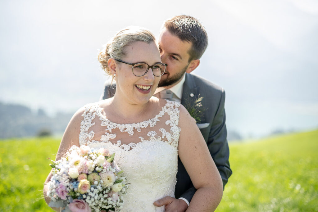 Hochzeit Obwalden Hochzeitsfotograf Zentralschweiz Hochzeitspaar Braut Bräutigam Landenberg Sarnen