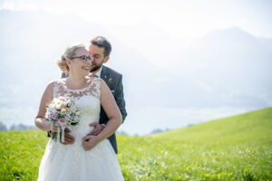 Hochzeit Obwalden Hochzeitsfotograf Zentralschweiz Hochzeitspaar Braut Bräutigam Landenberg Sarnen