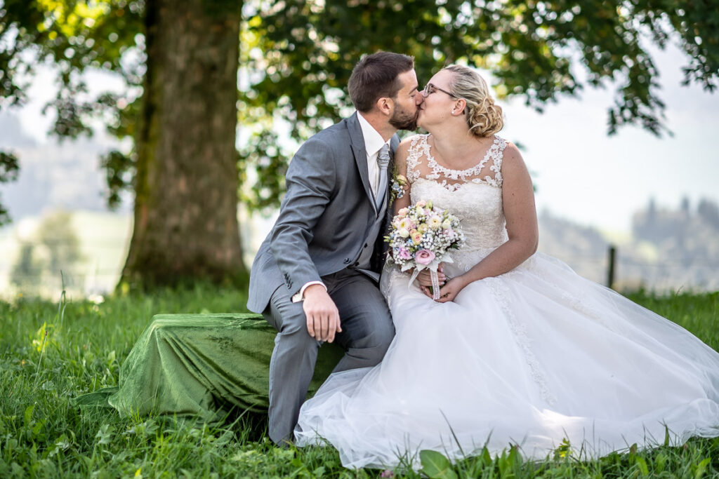 Hochzeit Obwalden Hochzeitsfotograf Zentralschweiz Hochzeitspaar Braut Bräutigam Landenberg Sarnen