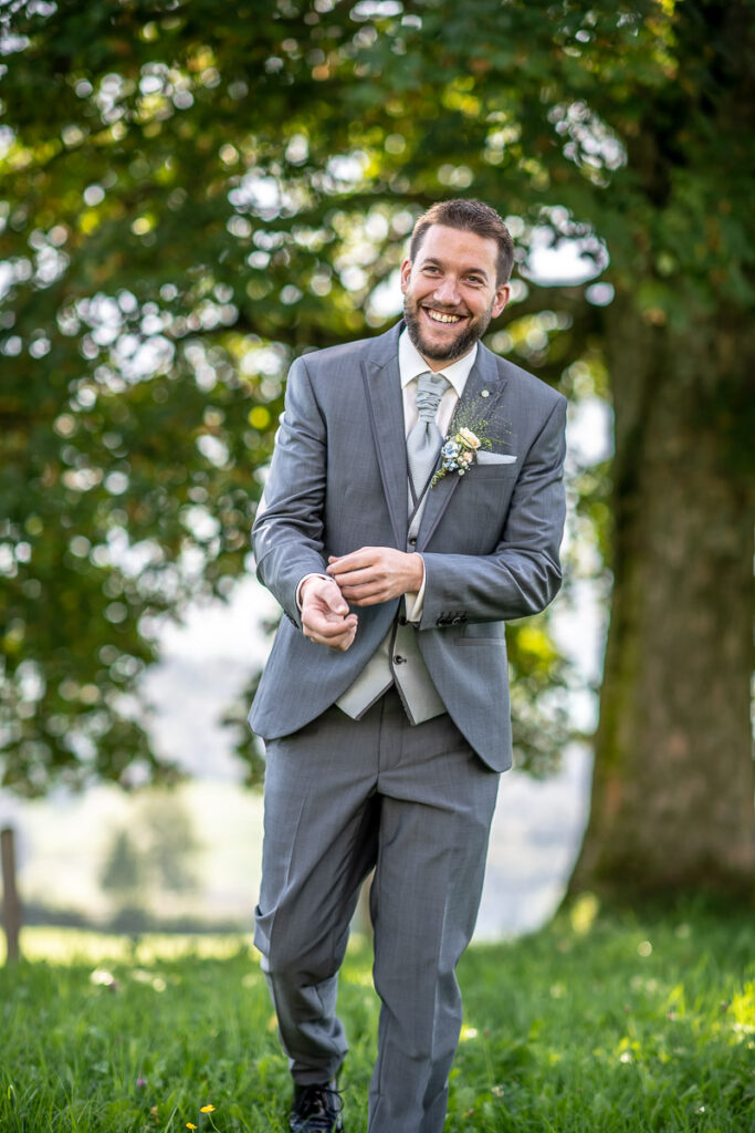 Hochzeit Obwalden Hochzeitsfotograf Zentralschweiz Hochzeitspaar Braut Bräutigam Landenberg Sarnen