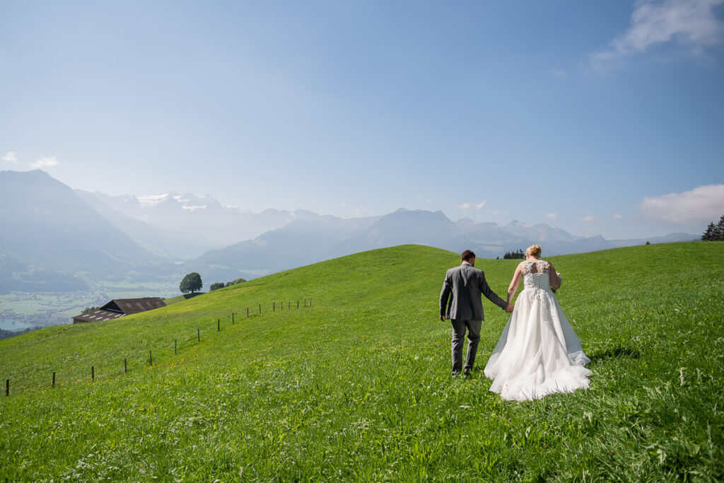 Hochzeit Obwalden Hochzeitsfotograf Zentralschweiz Hochzeitspaar Braut Bräutigam Landenberg Sarnen