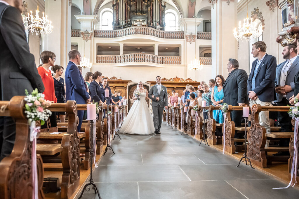 Hochzeit Obwalden Hochzeitsfotograf Zentralschweiz Hochzeitspaar Braut Bräutigam Landenberg Sarnen