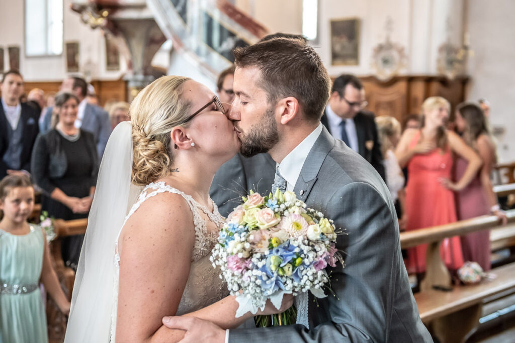 Hochzeit Obwalden Hochzeitsfotograf Zentralschweiz Hochzeitspaar Braut Bräutigam Landenberg Sarnen