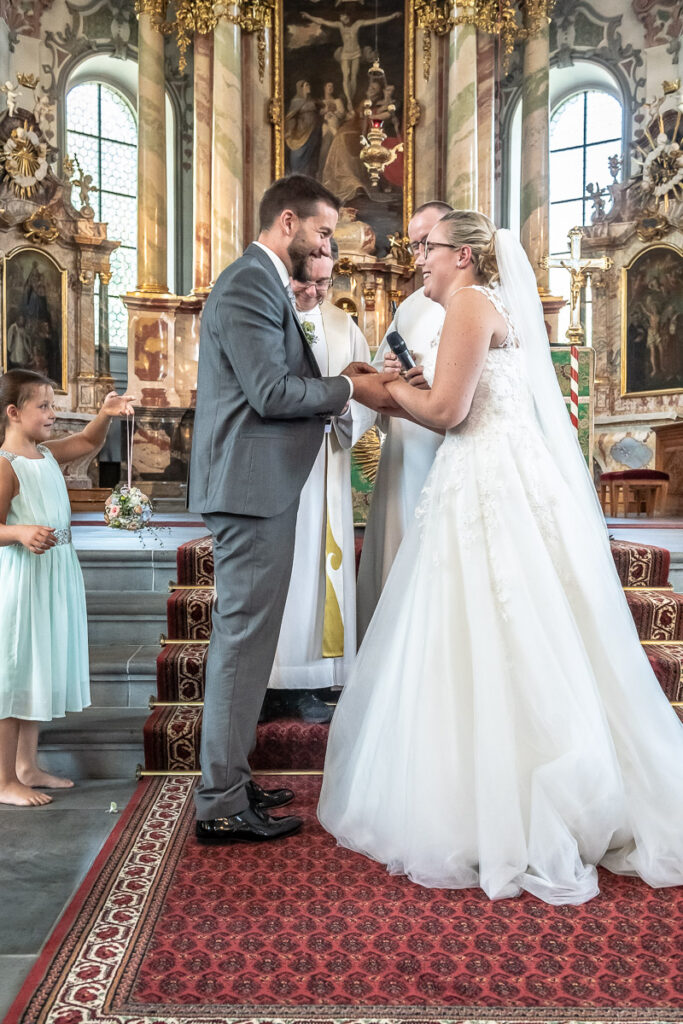 Hochzeit Obwalden Hochzeitsfotograf Zentralschweiz Hochzeitspaar Braut Bräutigam Landenberg Sarnen