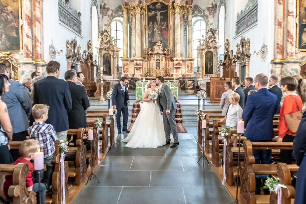 Hochzeit Obwalden Hochzeitsfotograf Zentralschweiz Hochzeitspaar Braut Bräutigam Landenberg Sarnen