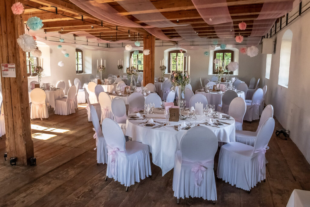 Hochzeit Obwalden Hochzeitsfotograf Zentralschweiz Hochzeitspaar Braut Bräutigam Landenberg Sarnen