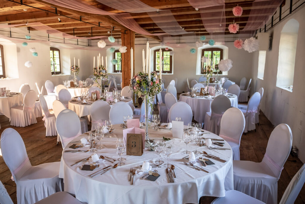 Hochzeit Obwalden Hochzeitsfotograf Zentralschweiz Hochzeitspaar Braut Bräutigam Landenberg Sarnen