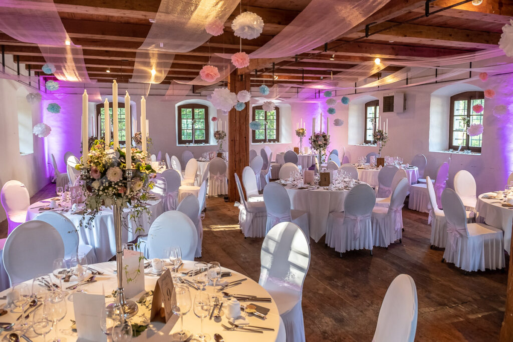 Hochzeit Obwalden Hochzeitsfotograf Zentralschweiz Hochzeitspaar Braut Bräutigam Landenberg Sarnen