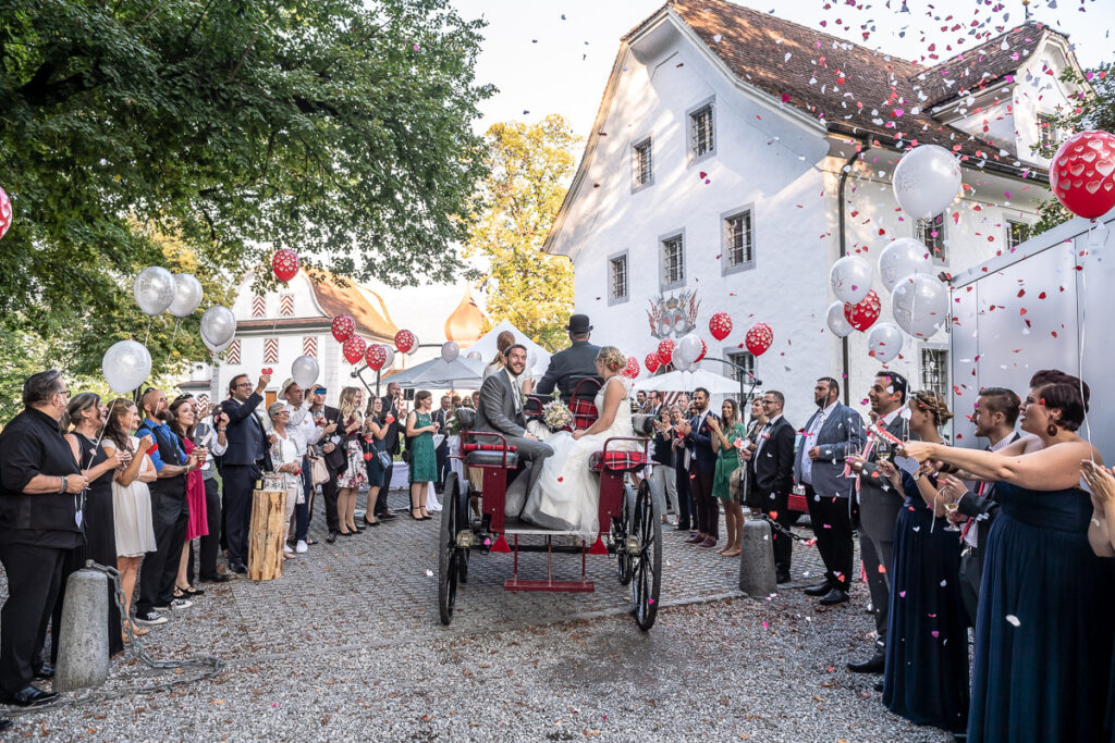 Hochzeit Obwalden Hochzeitsfotograf Zentralschweiz Hochzeitspaar Braut Bräutigam Landenberg Sarnen