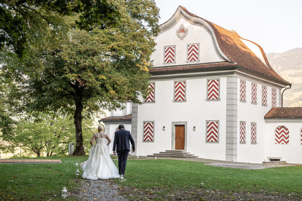 Hochzeit Obwalden Hochzeitsfotograf Zentralschweiz Hochzeitspaar Braut Bräutigam Landenberg Sarnen