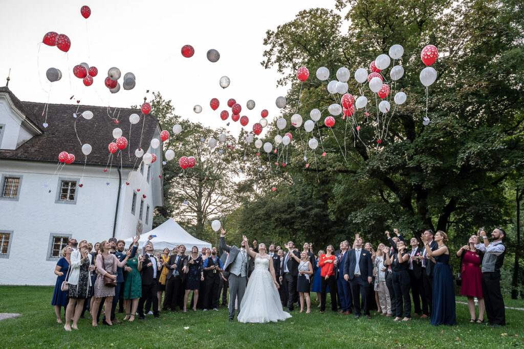 Hochzeit Obwalden Hochzeitsfotograf Zentralschweiz Hochzeitspaar Braut Bräutigam Landenberg Sarnen