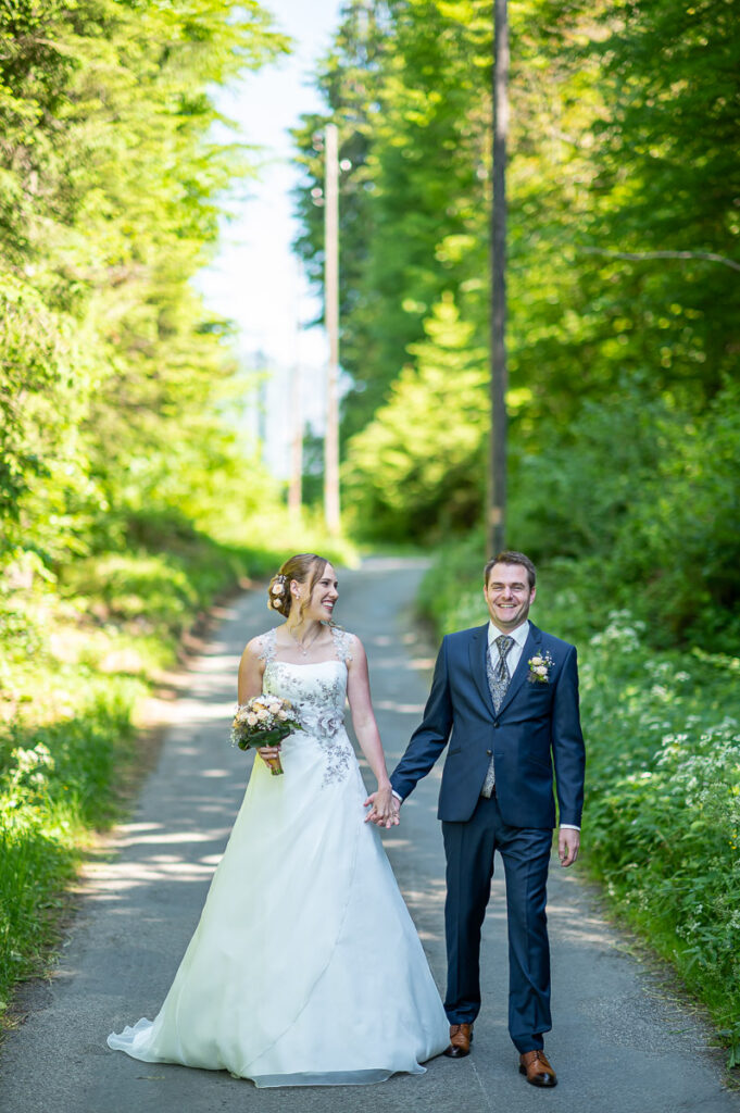 Hochzit in Ennetmoos (Kanton Nidwalden) Hochzeit in Ennetmoos Hochzeitsfeier in Flora Alpina in Vitznau Hochzeitsfotograf Luzern Hochzeitsfotograf Nidwalden