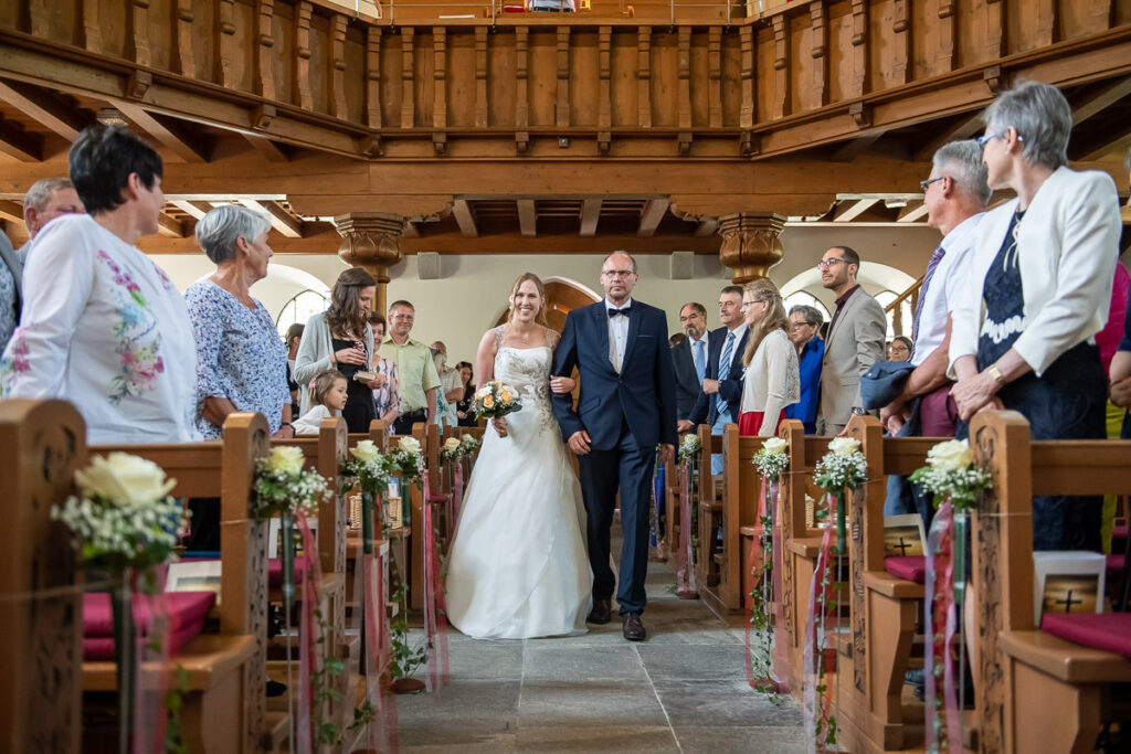 Hochzit in Ennetmoos (Kanton Nidwalden) Hochzeit in Ennetmoos Hochzeitsfeier in Flora Alpina in Vitznau Hochzeitsfotograf Luzern Hochzeitsfotograf Nidwalden