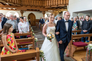 Hochzeit in Ennetmoos Hochzeitsfeier in Flora Alpina in Vitznau Hochzeitsfotograf Luzern Hochzeitsfotograf Nidwalden