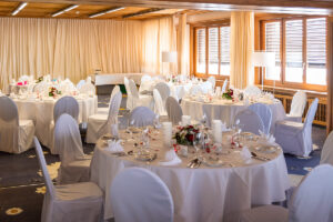 Hochzeit in Ennetmoos Hochzeitsfeier in Flora Alpina in Vitznau Hochzeitsfotograf Luzern Hochzeitsfotograf Nidwalden
